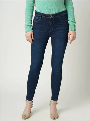 woman silam jeans